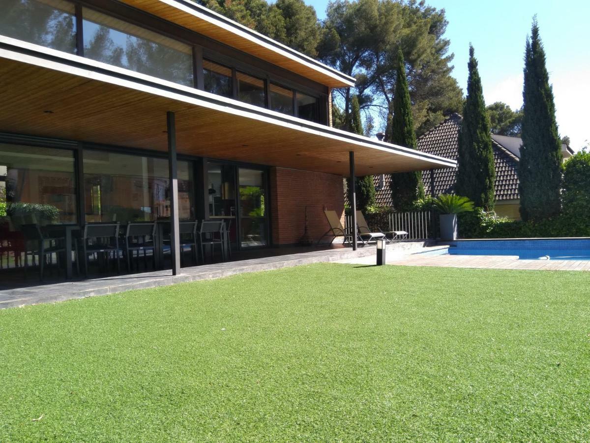 Villa Del Bosque Castelldefels Kültér fotó
