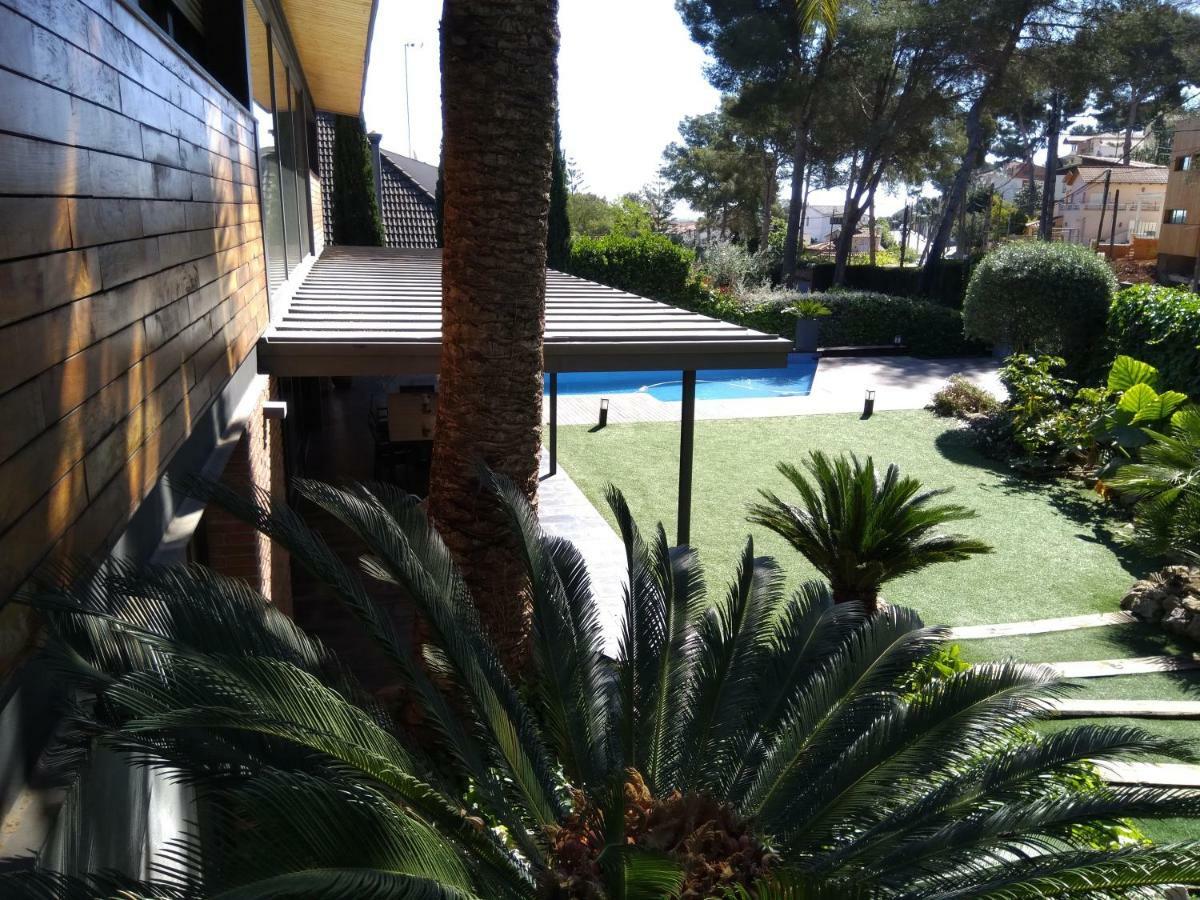 Villa Del Bosque Castelldefels Kültér fotó