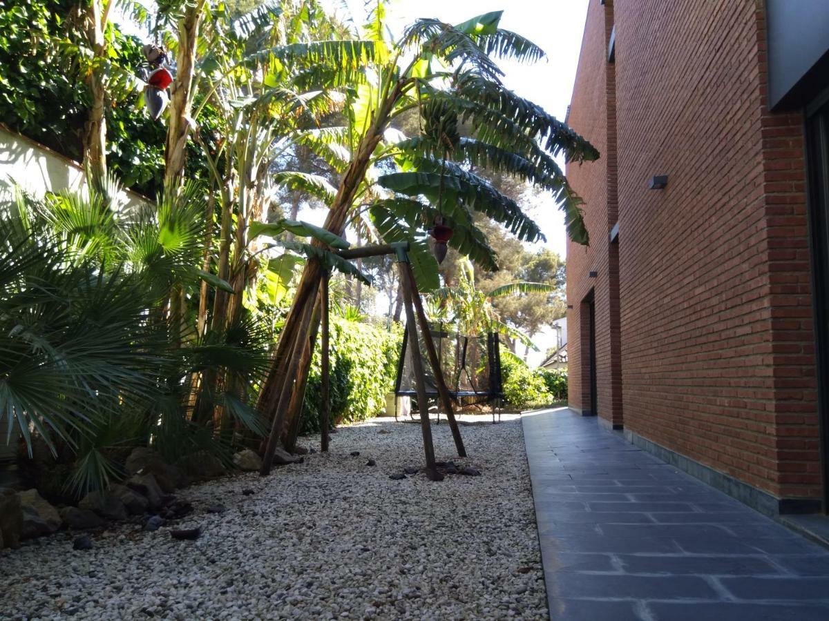 Villa Del Bosque Castelldefels Kültér fotó