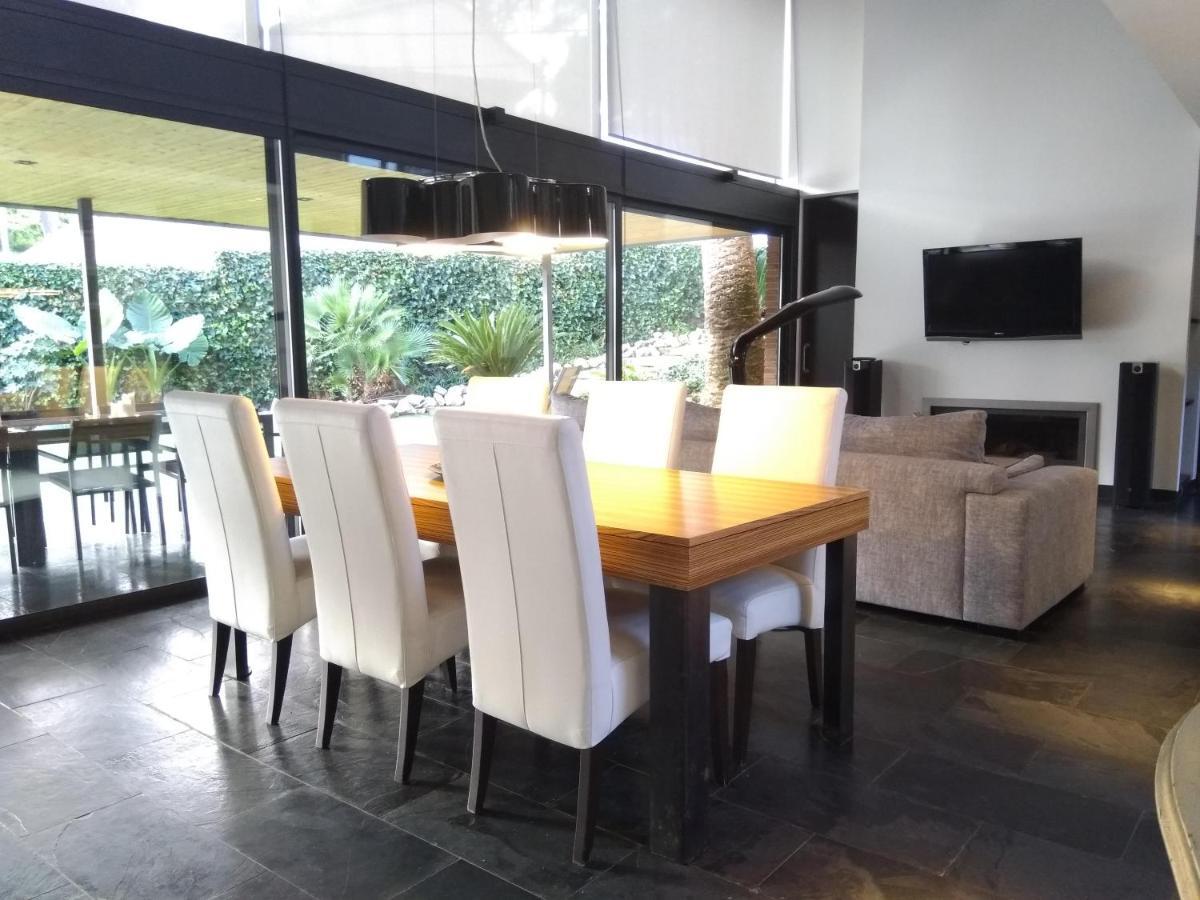 Villa Del Bosque Castelldefels Kültér fotó