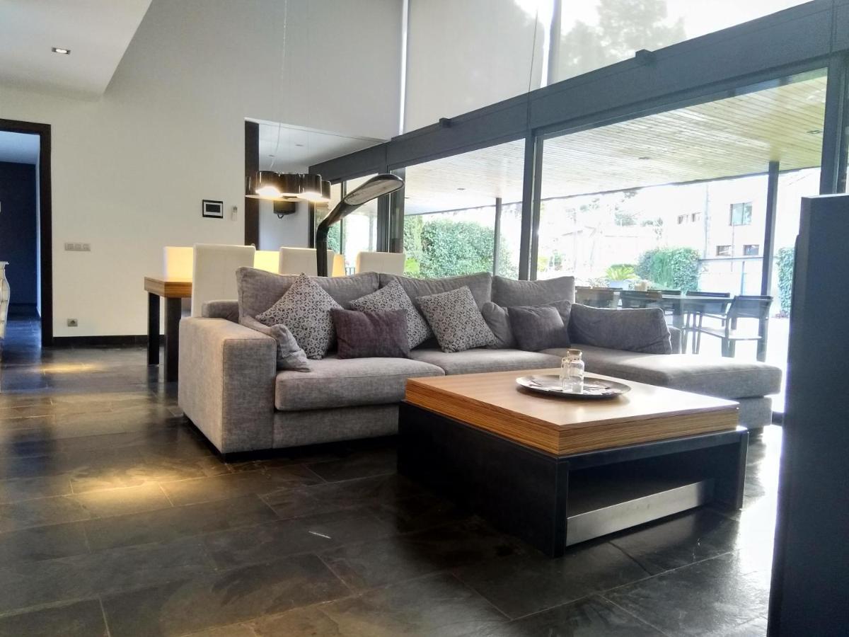 Villa Del Bosque Castelldefels Kültér fotó